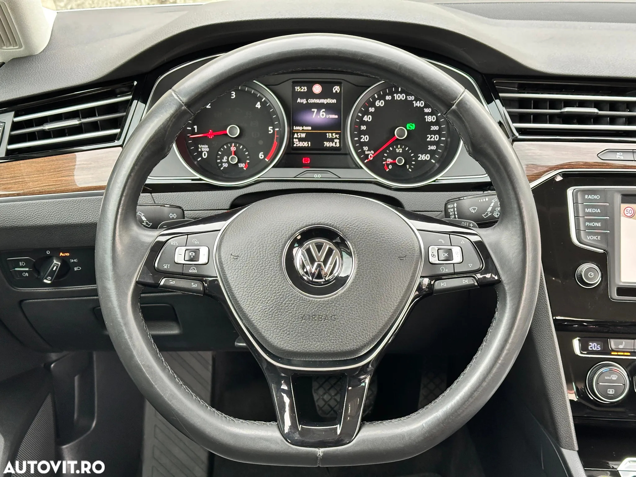 Volkswagen Passat Variant 2.0 TDI DSG Highline - 14