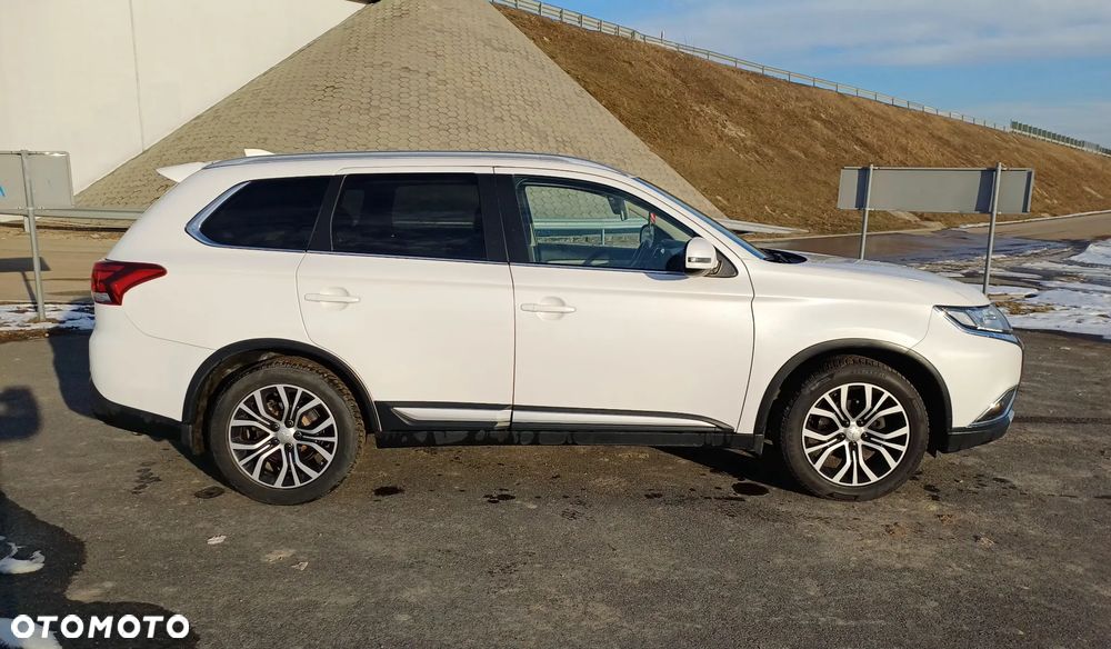 Mitsubishi Outlander - 10