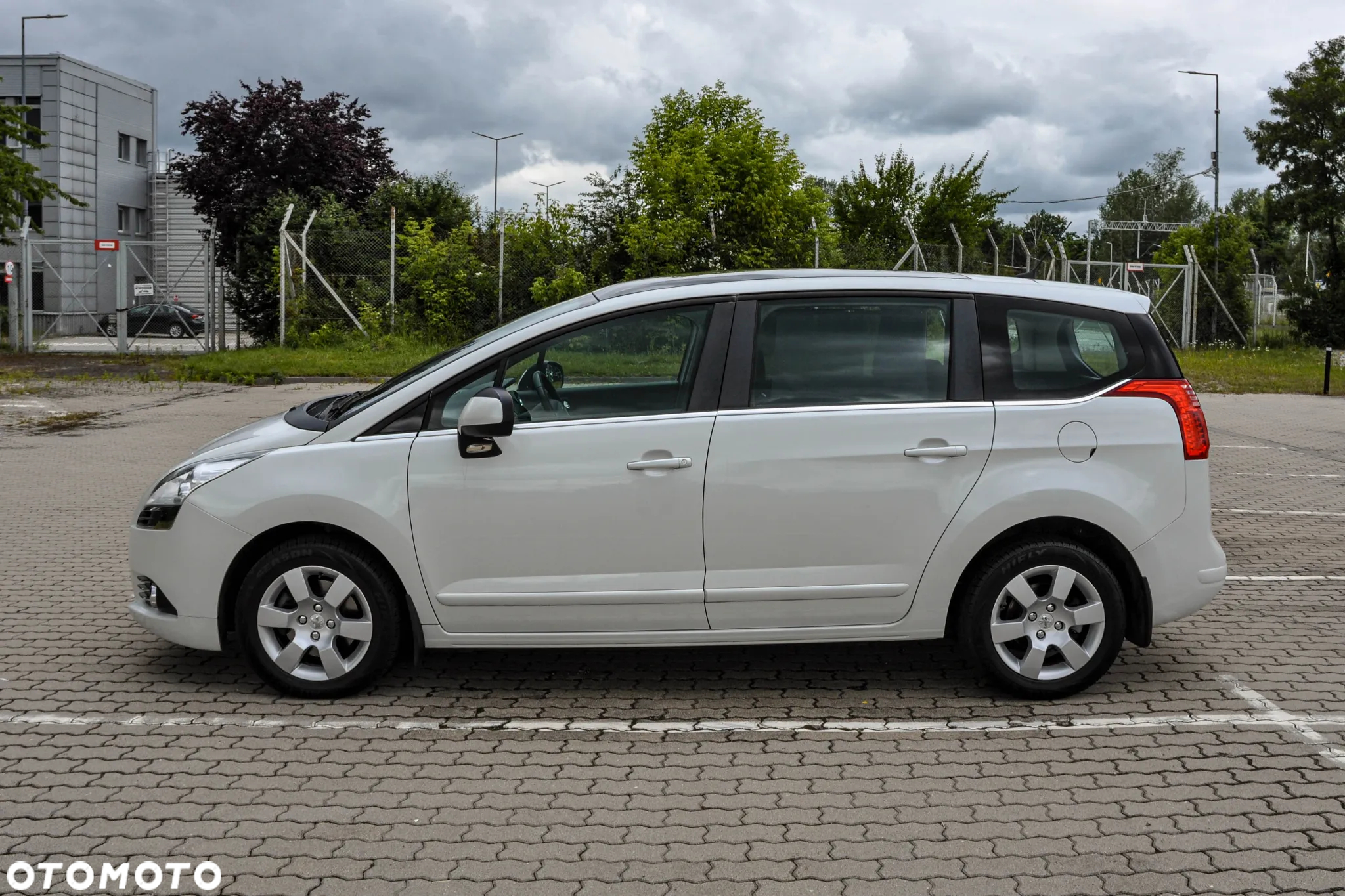 Peugeot 5008 1.6 THP Premium - 2