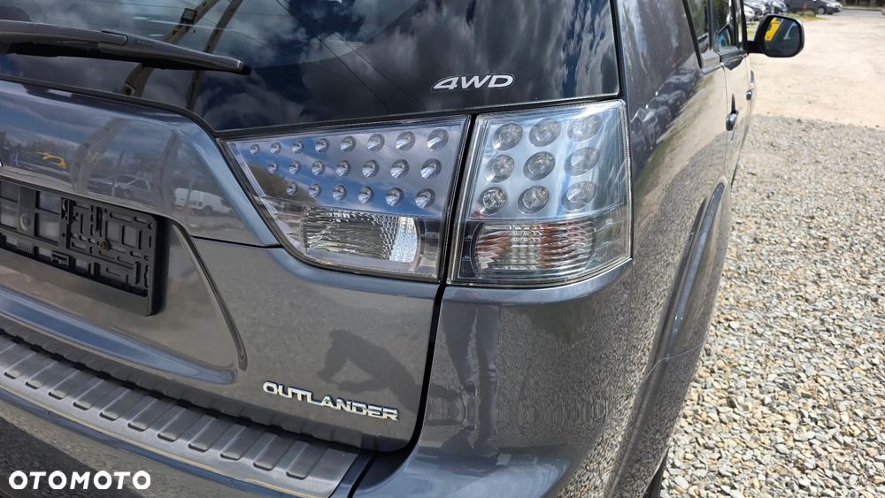 Mitsubishi Outlander 2.0 DI-D 4WD Inform - 27