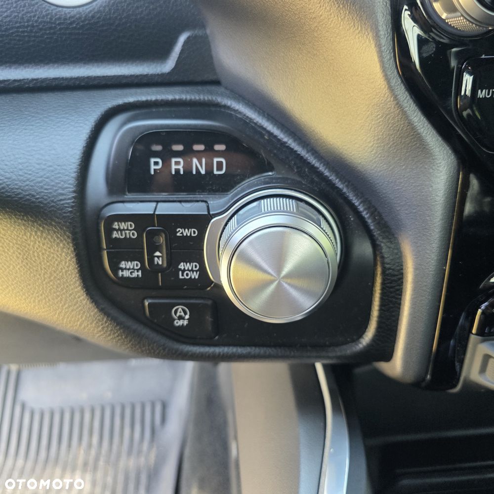 RAM 1500 Crew Cab Shortbed Laramie - 12
