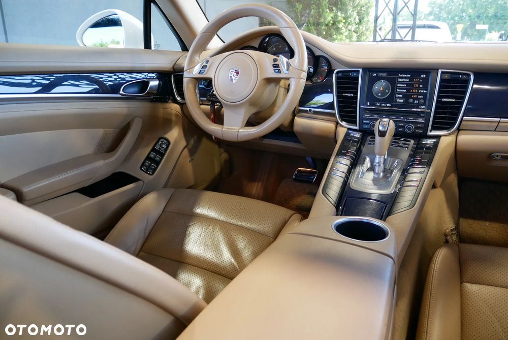 Porsche Panamera 4 - 19