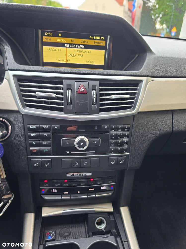 Mercedes-Benz Klasa E 350 4Matic 7G-TRONIC - 26