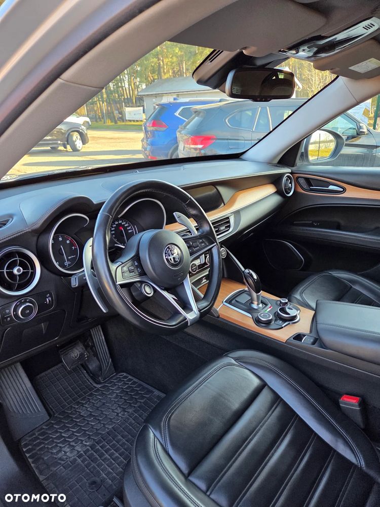 Alfa Romeo Stelvio - 11