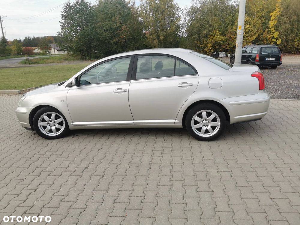 Toyota Avensis - 8
