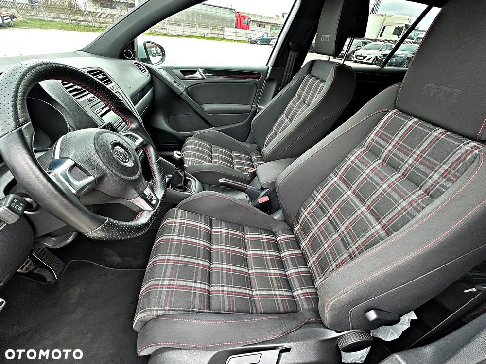 Volkswagen Golf - 34