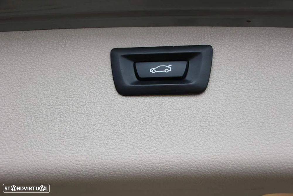 BMW 318 d Touring Auto - 26