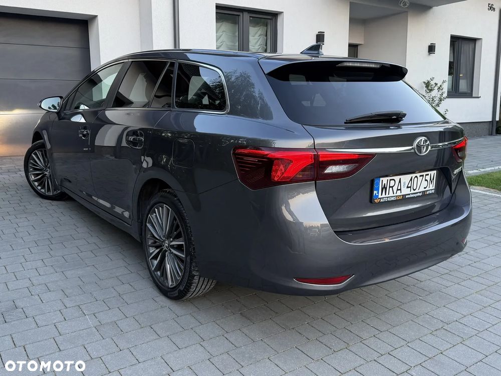 Toyota Avensis 1.8 Premium - 26