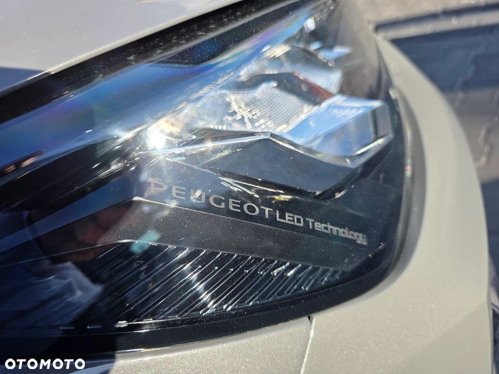 Peugeot 208 1.2 mHEV Allure e-DCS6 - 10