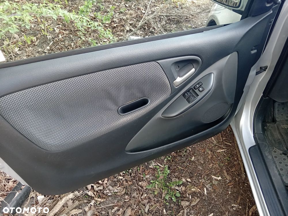 Toyota Yaris 1.3 Terra Plus - 26