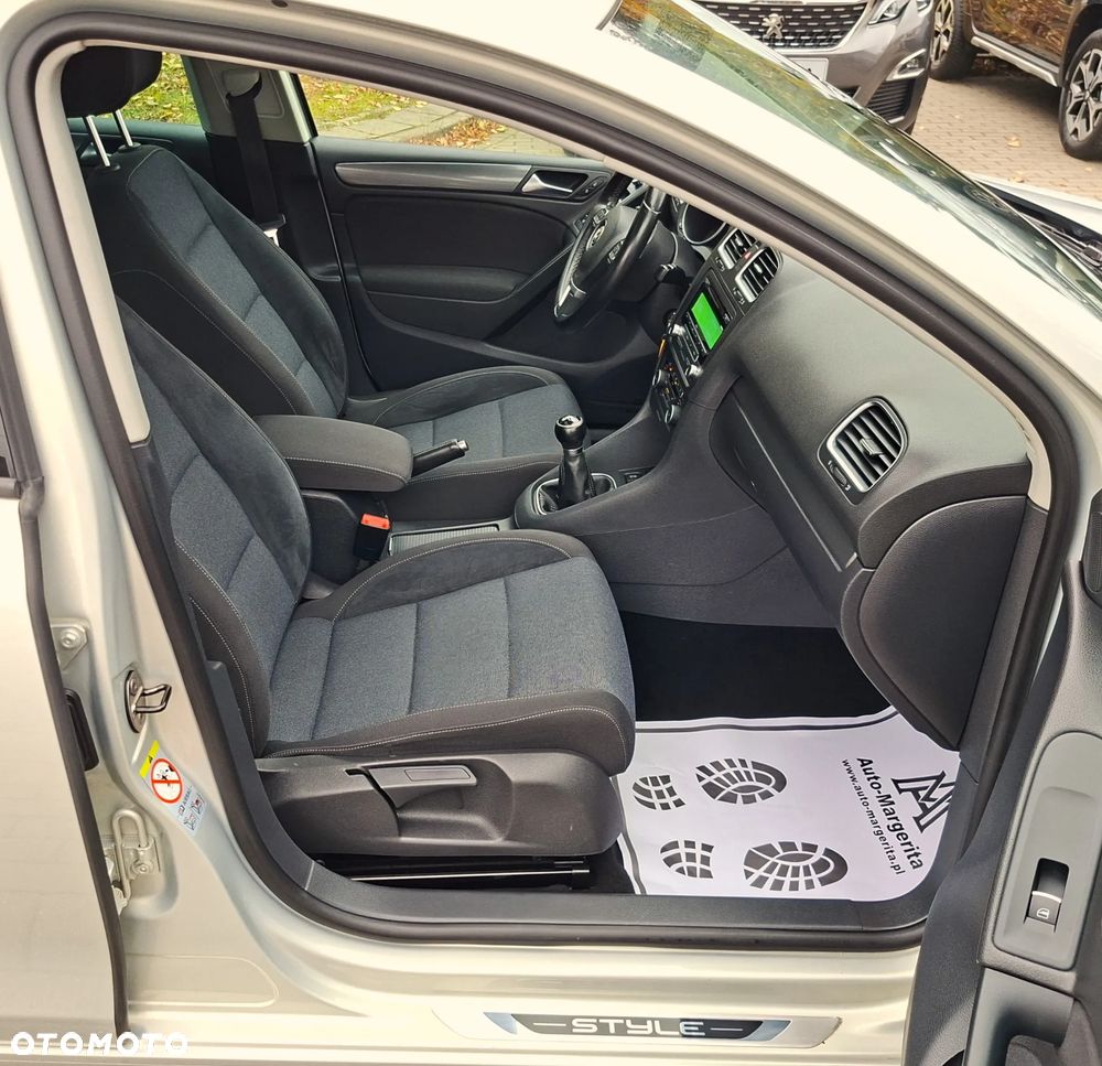 Volkswagen Golf 1.6 TDI DPF Style - 26