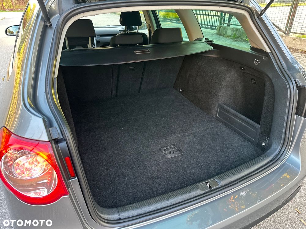 Volkswagen Passat 2.0 TDI DPF Sportline - 19