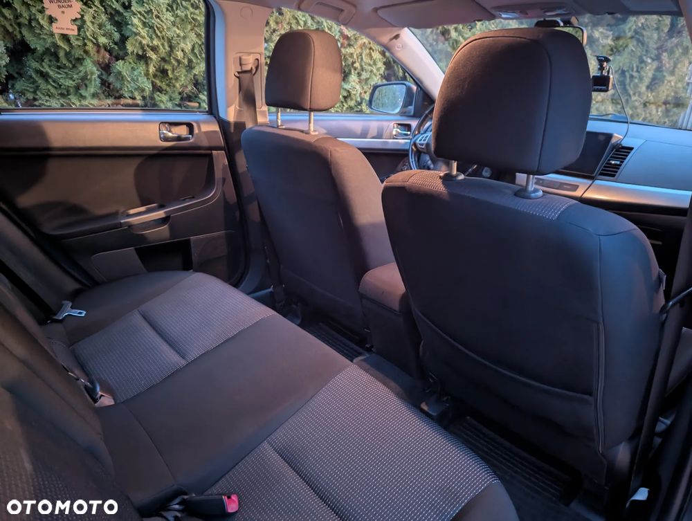 Mitsubishi Lancer 1.8 Invite - 12