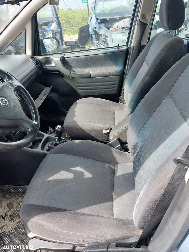 Dezmembrez opel Zafira A 2.0 dti - 4