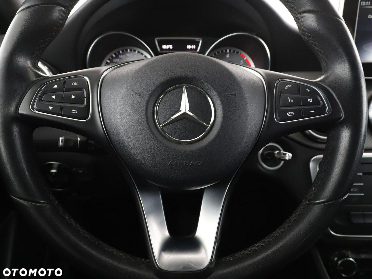 Mercedes-Benz GLA - 21