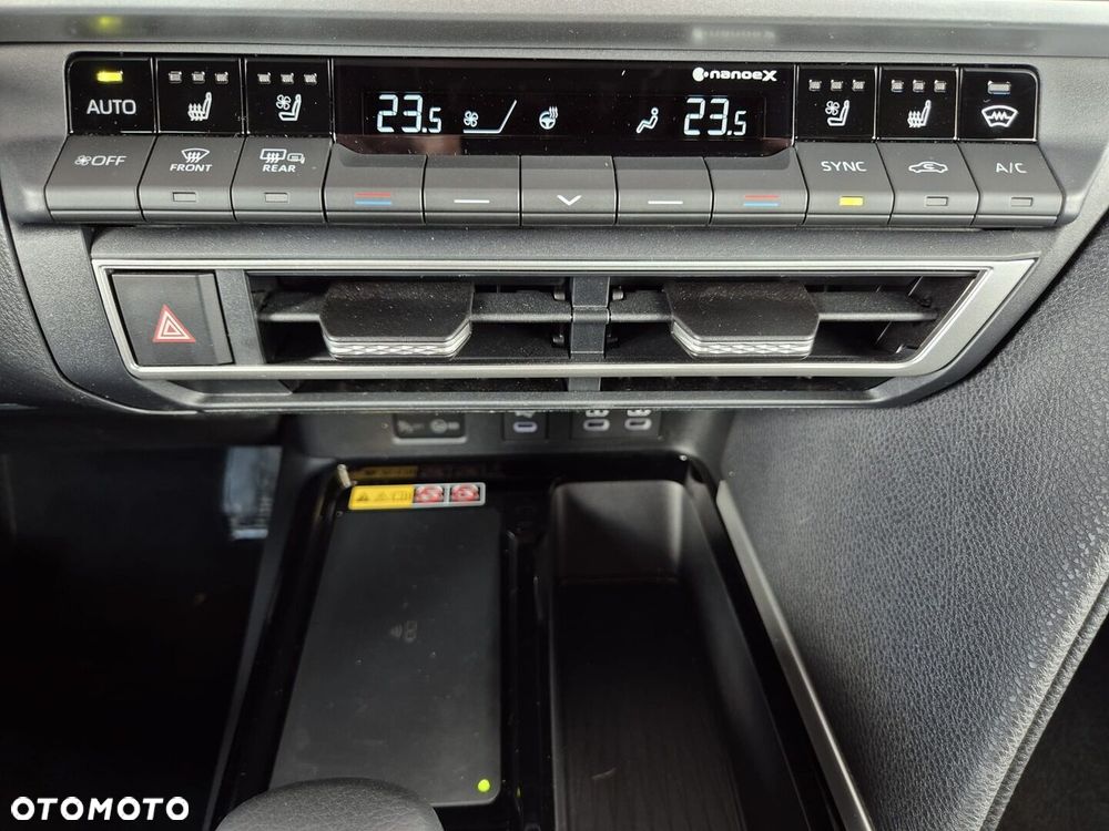 Toyota Camry - 29