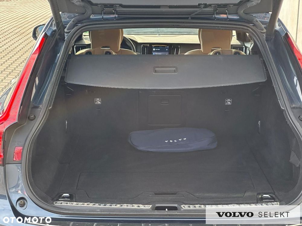 Volvo V90 Cross Country - 16