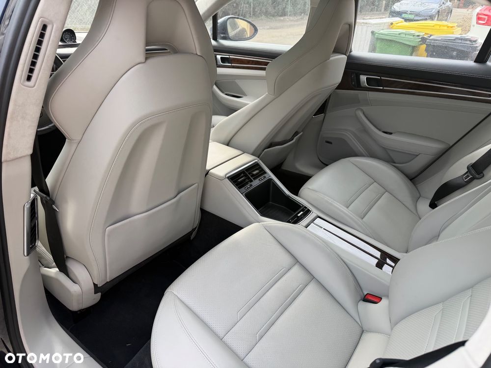 Porsche Panamera Turbo S - 12