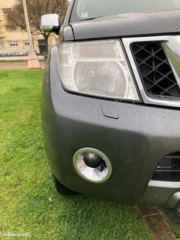 Nissan Navara 2.5 dCi CD LE Hi-Tech 4WD - 8