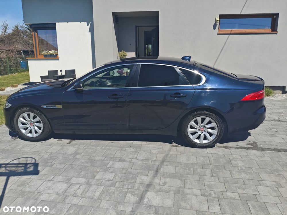 Jaguar XF 20d Prestige - 8