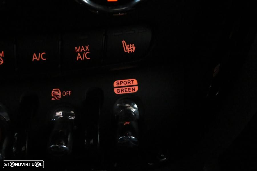 MINI Clubman Cooper Premium Essential Auto - 17