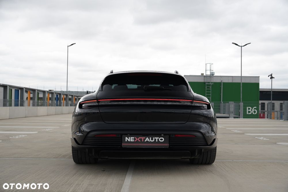 Porsche Taycan Turbo - 11