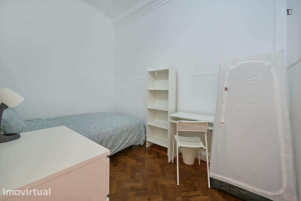 Quarto - localizado em Marquês de Pombal Lisbon - Grande imagem: 4/12