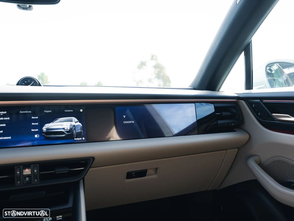 Porsche Macan Electric 4 - 18