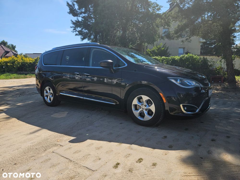 Chrysler Pacifica - 8
