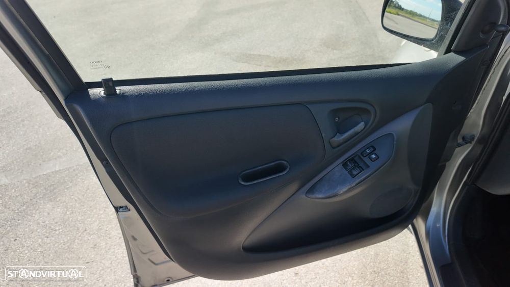 Toyota Yaris 1.0 Sol AC - 16