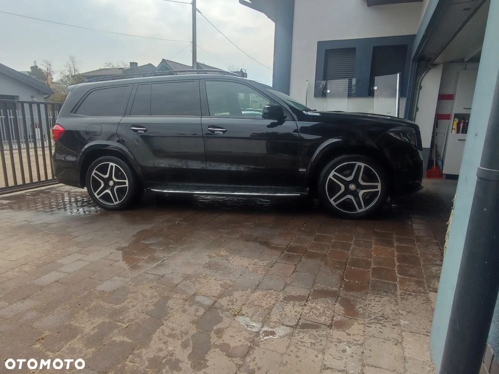 Mercedes-Benz GLS - 27