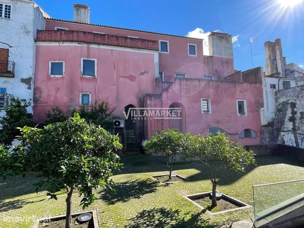 Edifício com 3 pisos da banca situado no Centro histórico de Portalegr - Grande imagem: 2/33