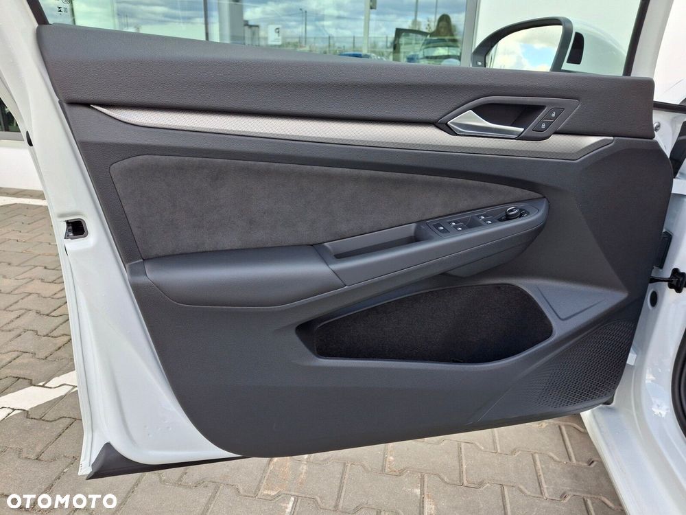 Volkswagen Golf Variant - 11
