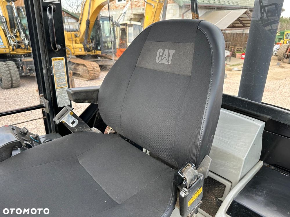 Caterpillar CAT 908 - 19