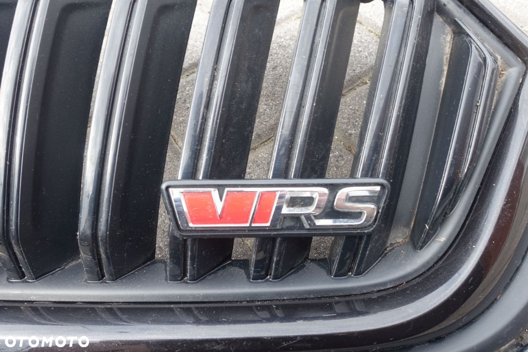 ATRAPA GRILL OCTAVIA IV RS VRS - 2