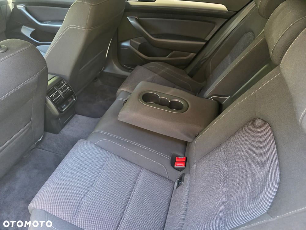 Volkswagen Passat - 18