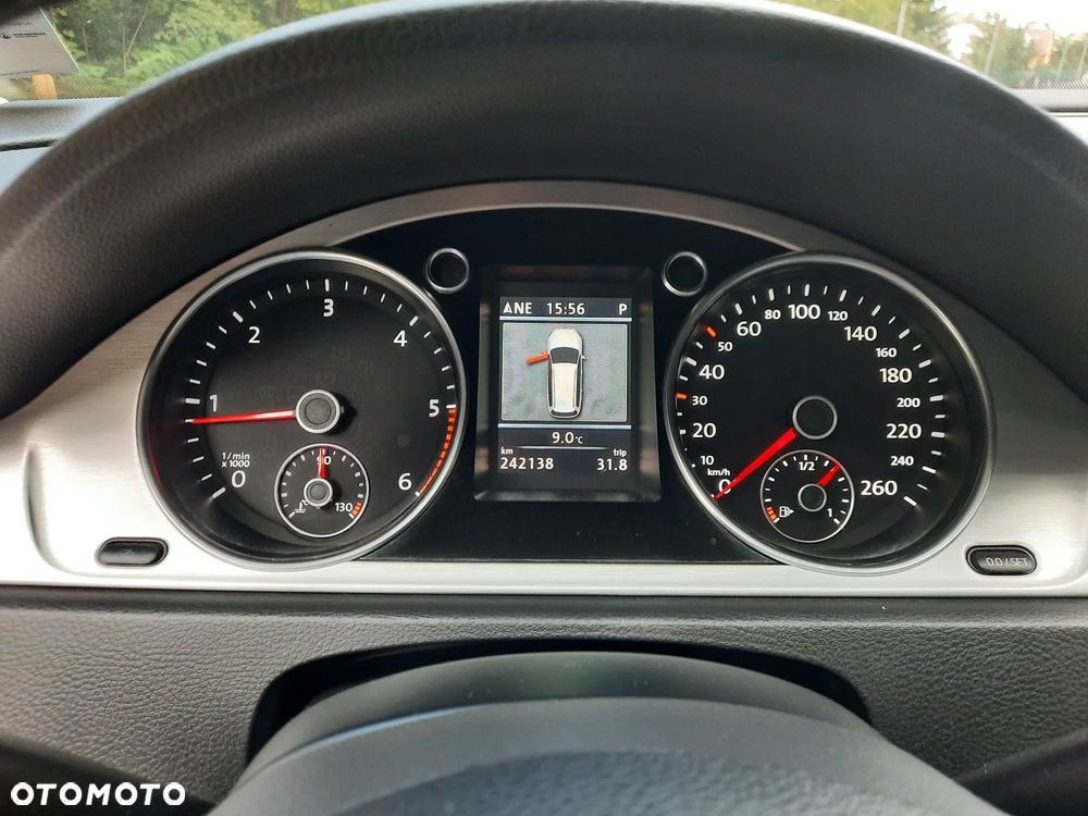 Volkswagen Passat 2.0 TDI Highline DSG - 33