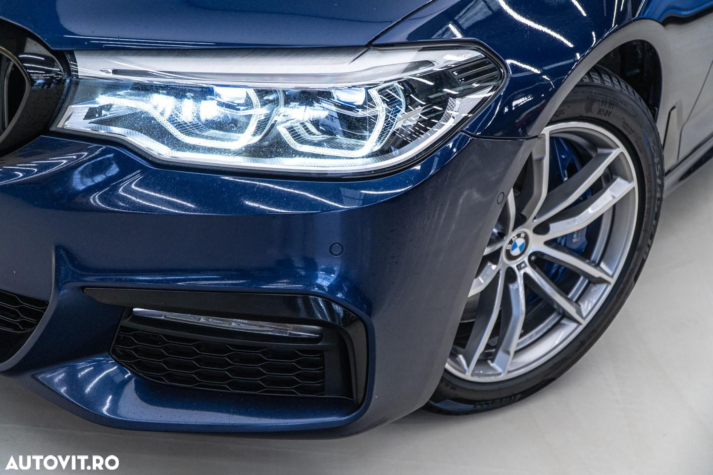 BMW Seria 5 540i AT - 34