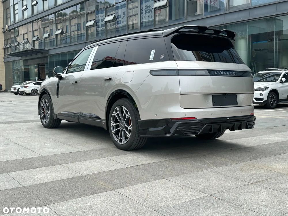 Lynk & Co 900 - 9