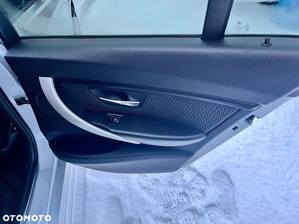 BMW Seria 3 318d - 19