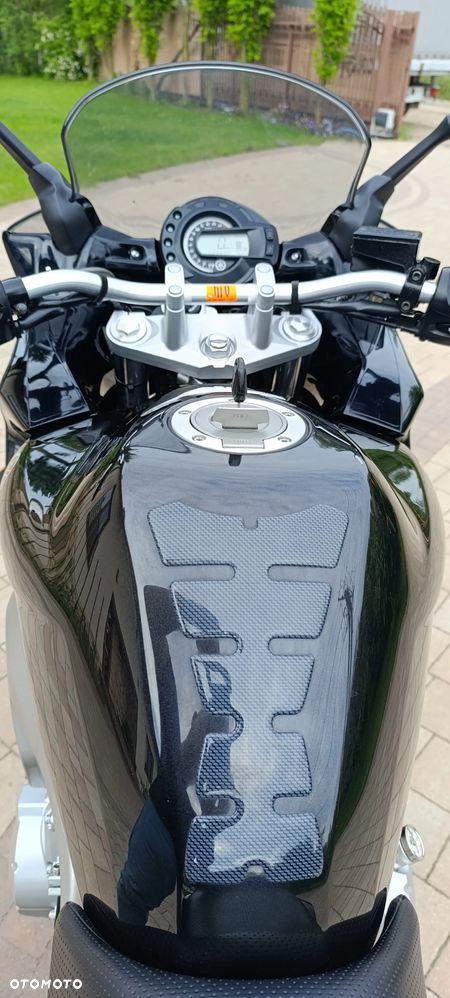 Yamaha FZ - 11