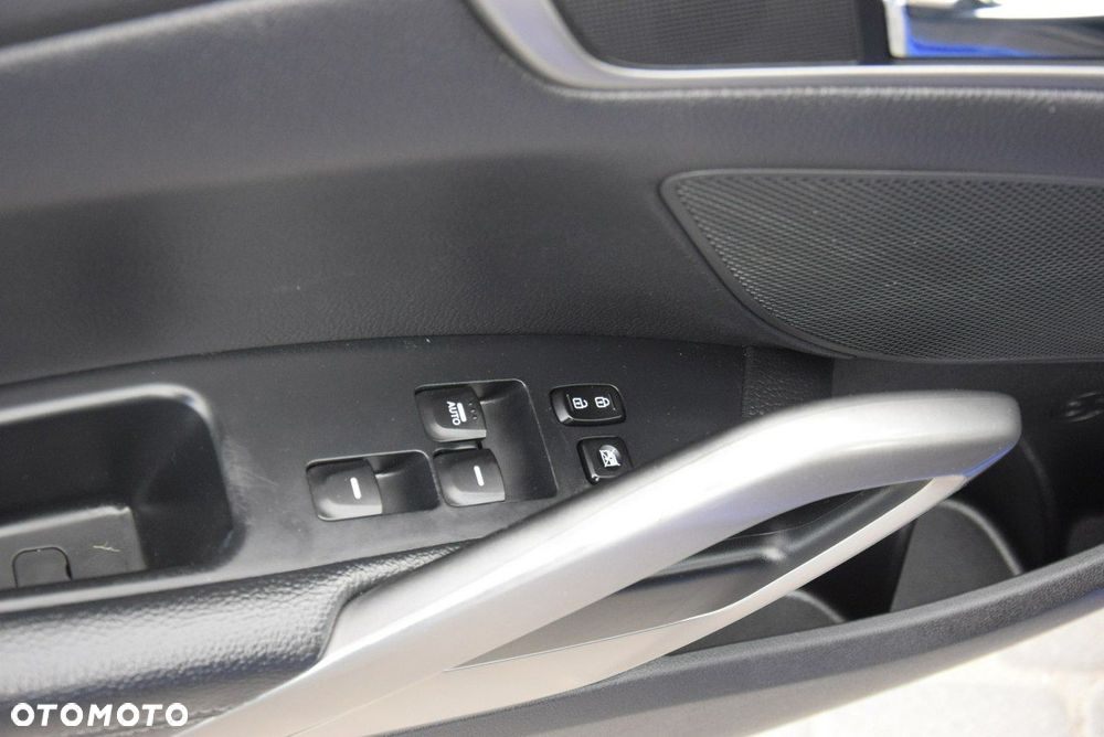 Hyundai Veloster 1.6 Style - 31