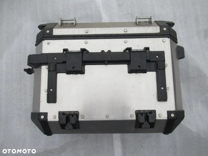 TRIUMPH  KUFER - 2