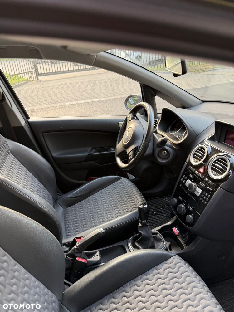 Opel Corsa 1.4 16V Cosmo - 11