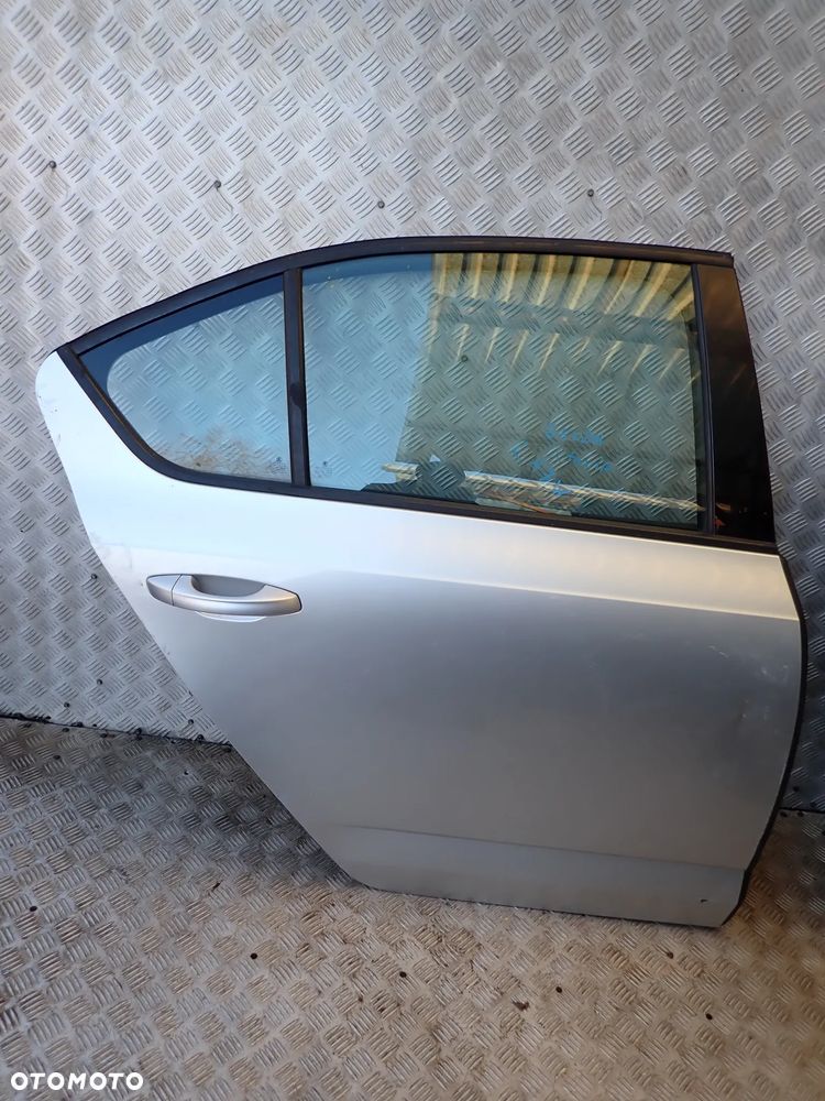 SKODA OCTAVIA III SEDAN KOD LAKIERU LA7W - ZDERZAK PRZÓD +MASKA +BŁOTNIK LEWY / PRAWY -  DRZWI LEWY /PRAWY PRZÓD /TYŁ - ZDERZAK TYŁ - 32