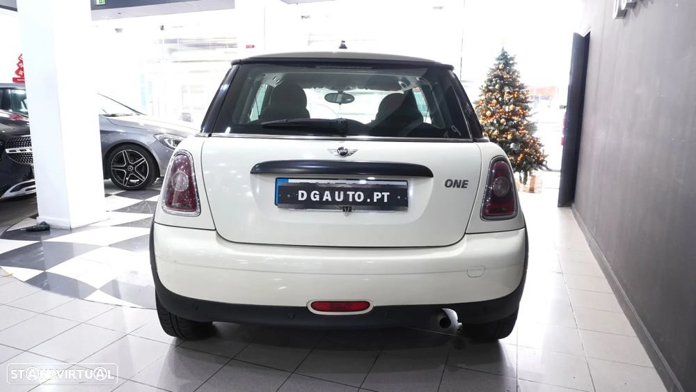 MINI 3 Portas One - 11