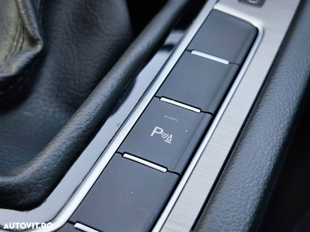 Volkswagen Passat 2.0 TDI DSG Comfortline - 25