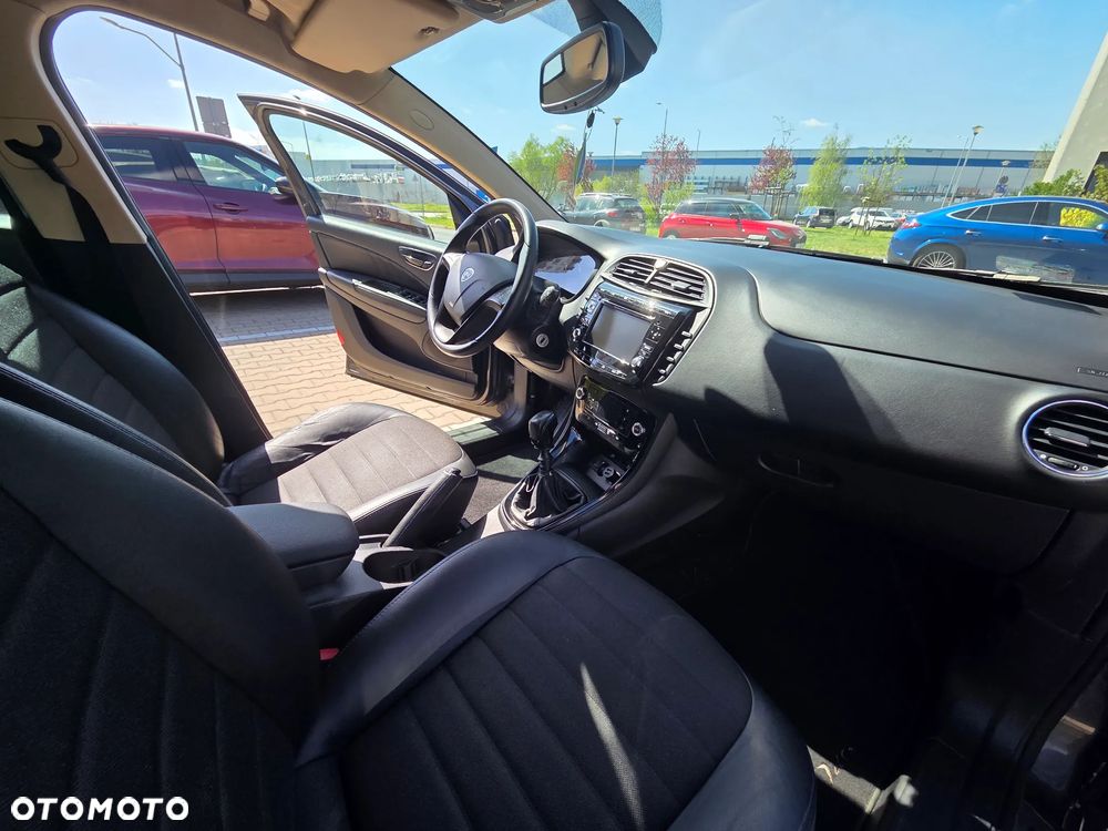 Lancia Delta 1.6 MJ S by Momo - 6