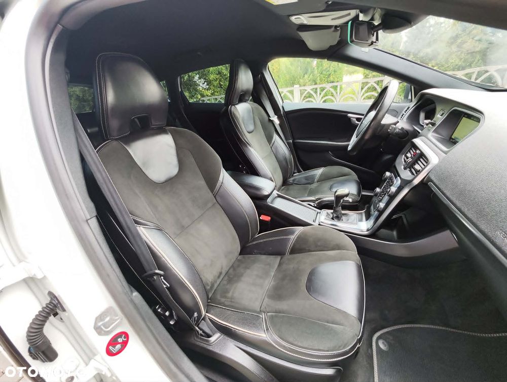 Volvo V40 D2 Drive-E R-Design Momentum - 26