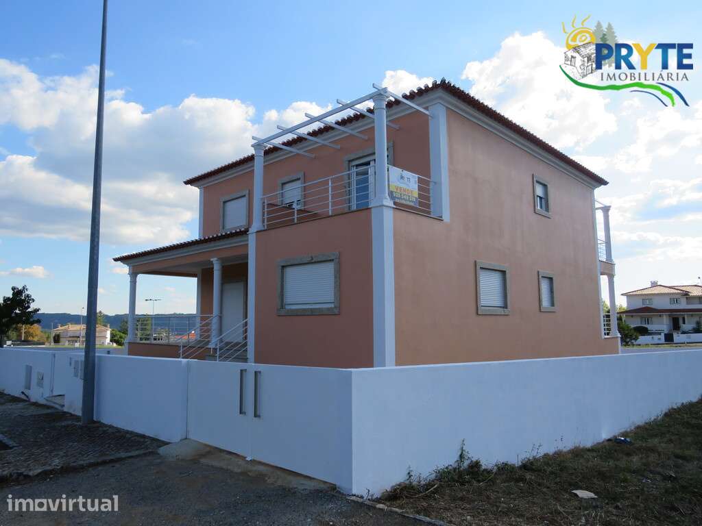 Lote urbano onde se encontra implantada uma Moradia de tipologia T4 – pohled 4
